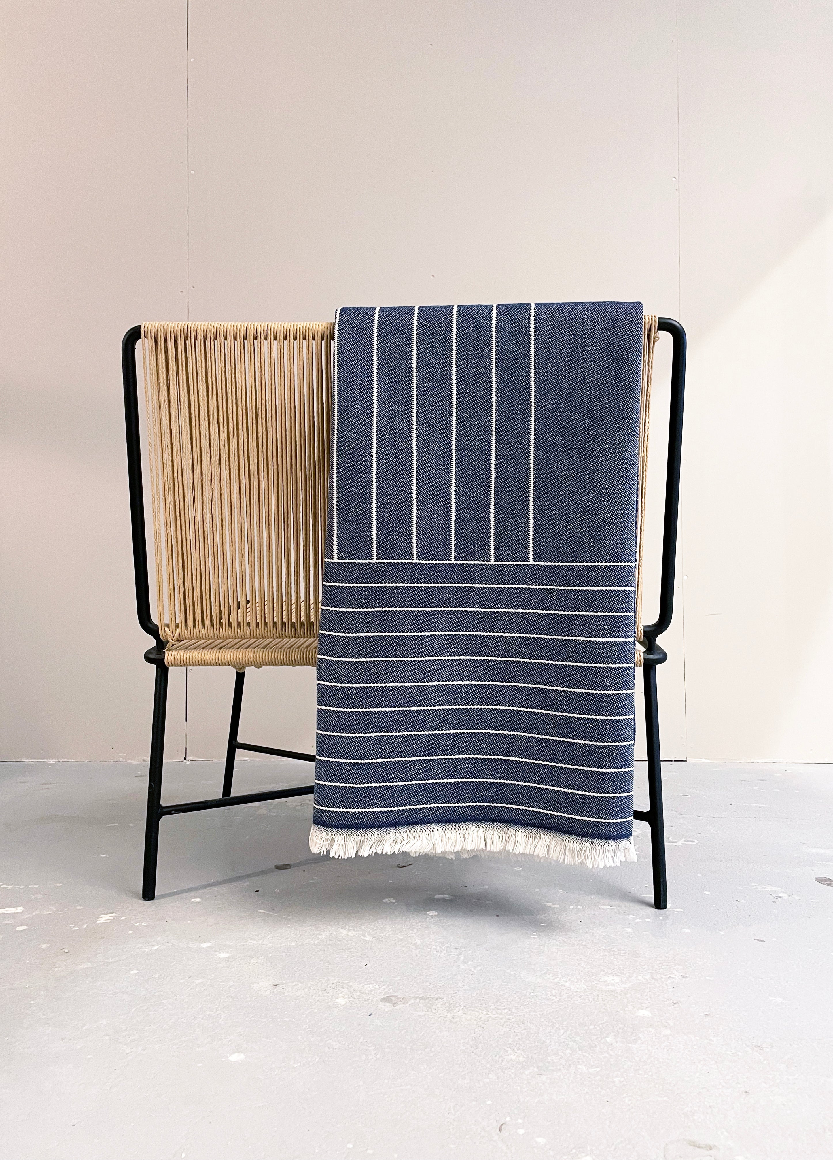 Embrace Cotton Blanket - Blue/Natur