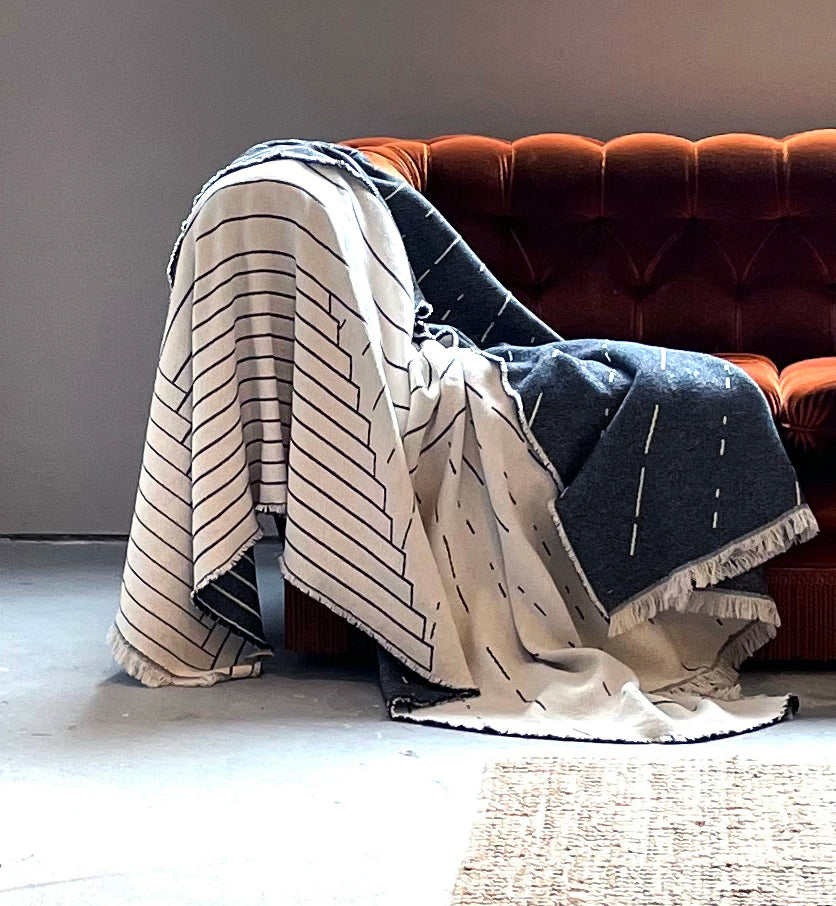 Embrace Cotton Blanket - Blue/Natur