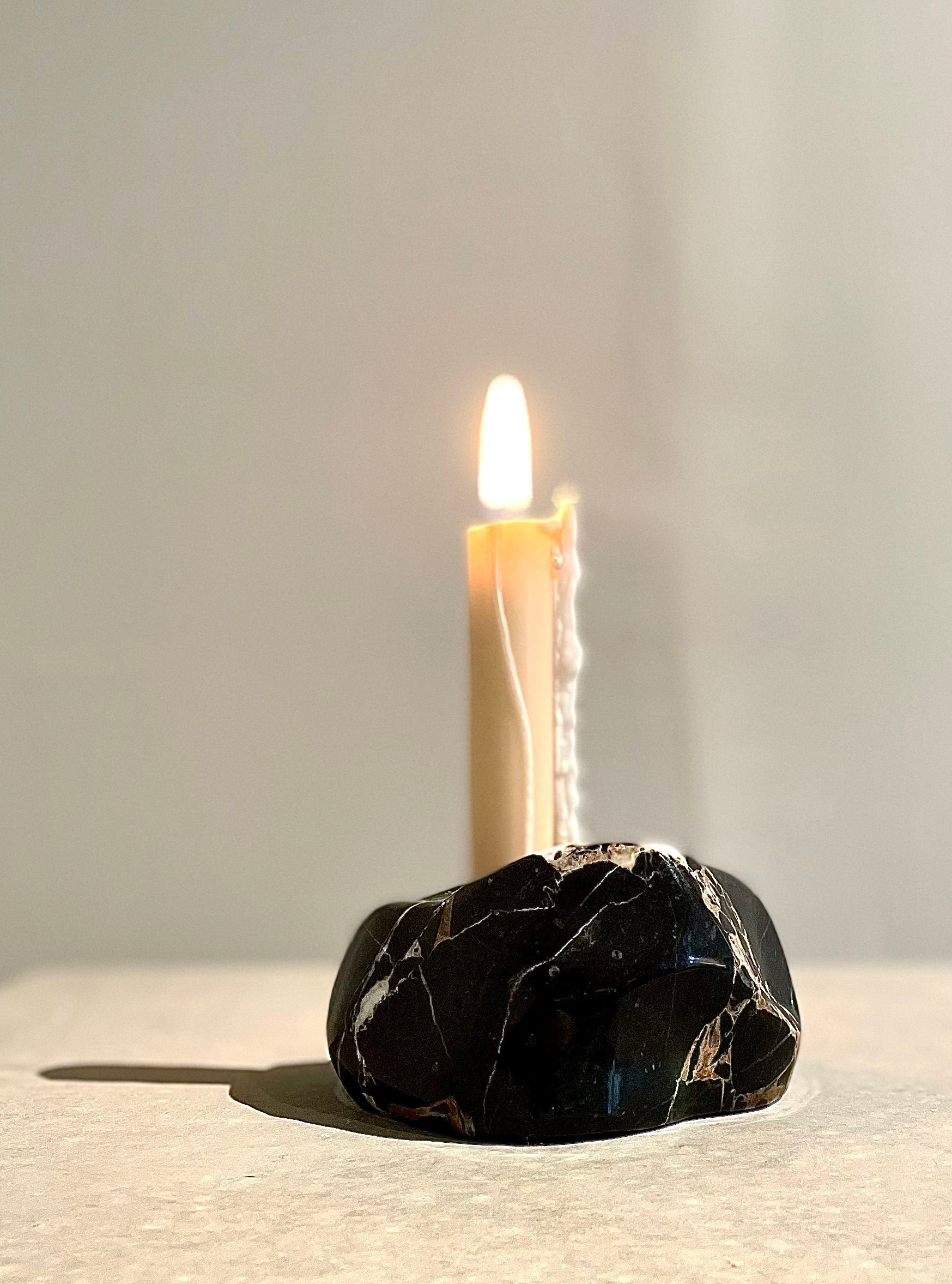 FLOW MARBLE CANDLE HOLDER
