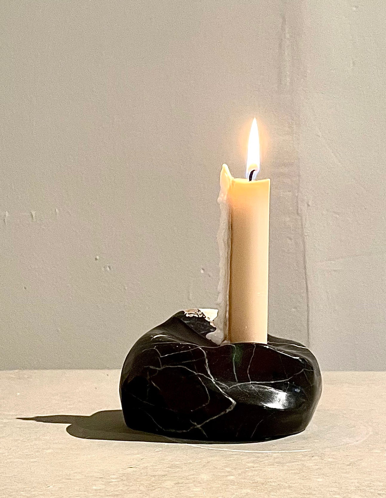 FLOW MARBLE CANDLE HOLDER