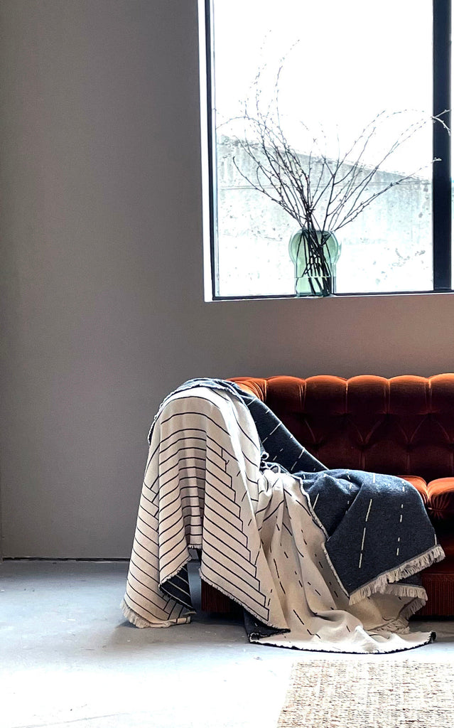 Embrace cotton blanket blue/natur