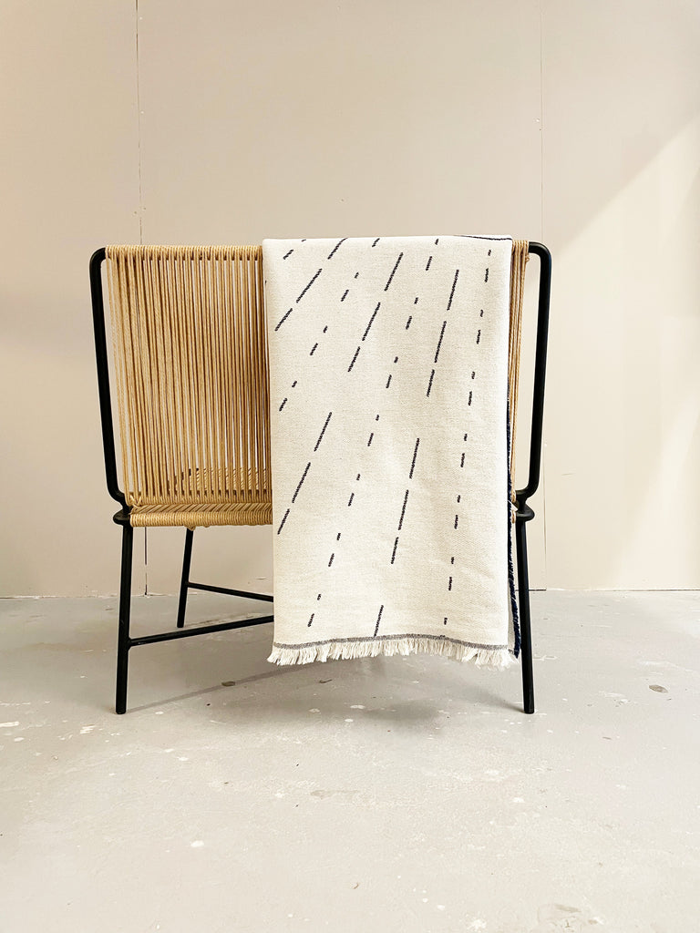 Embrace cotton blanket blue/natur
